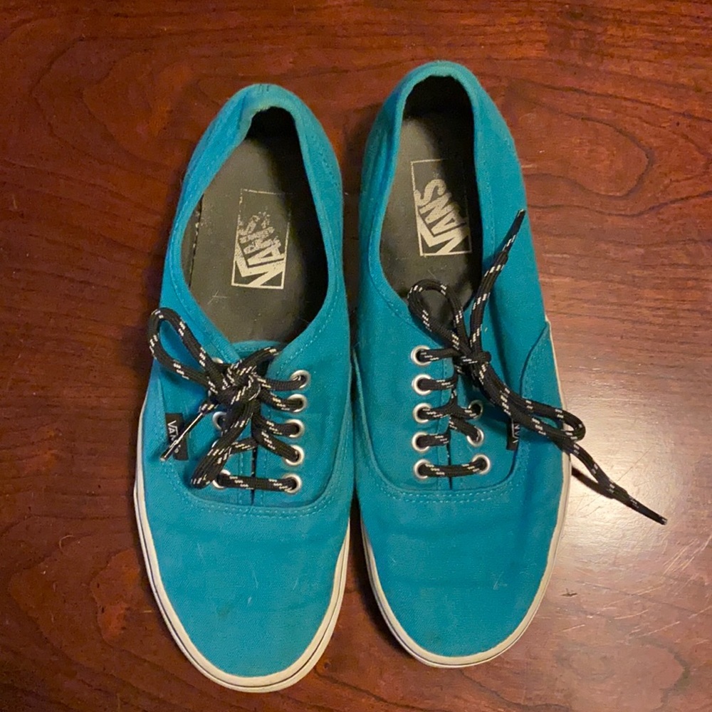 Vans women’s low top turquoise size 8.5